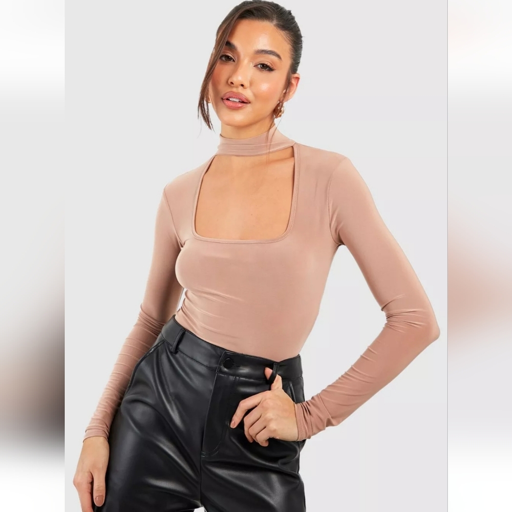 NWT Boohoo Choker Detail Long Sleeve Slinky Bodysuit Camel Size 4